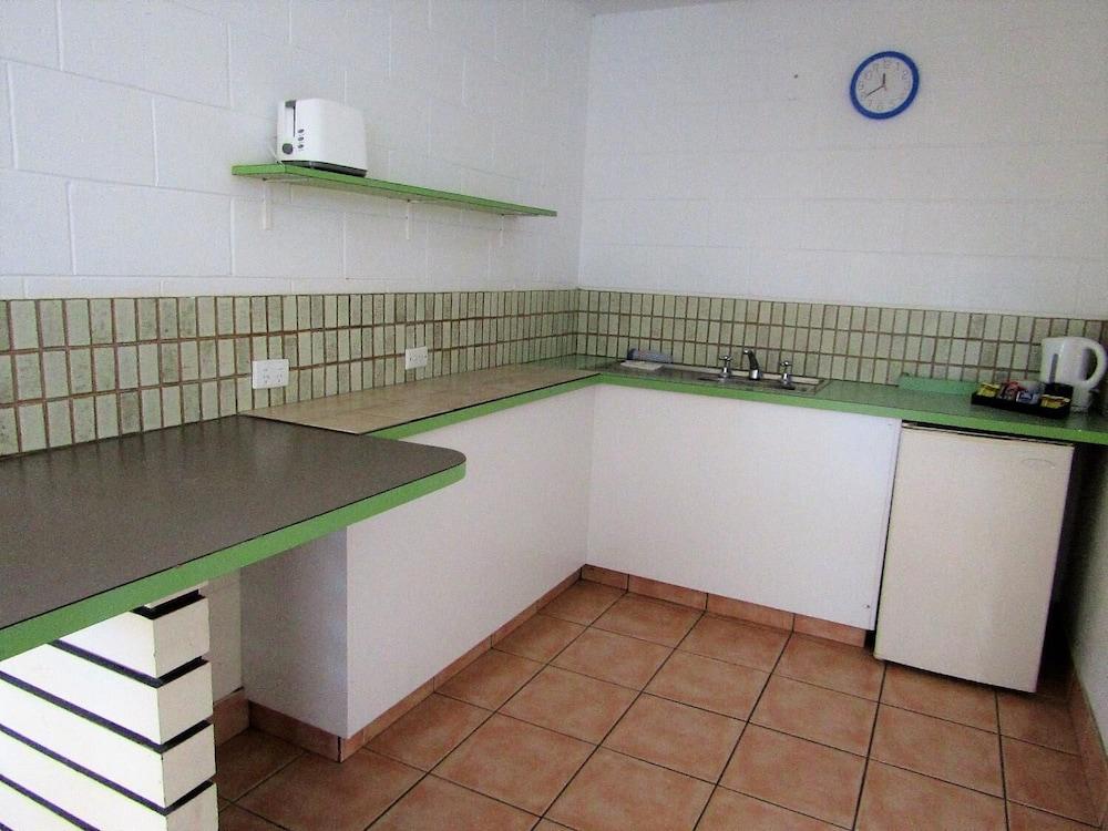 Nomads Airlie Beach (Adults Only) מראה חיצוני תמונה