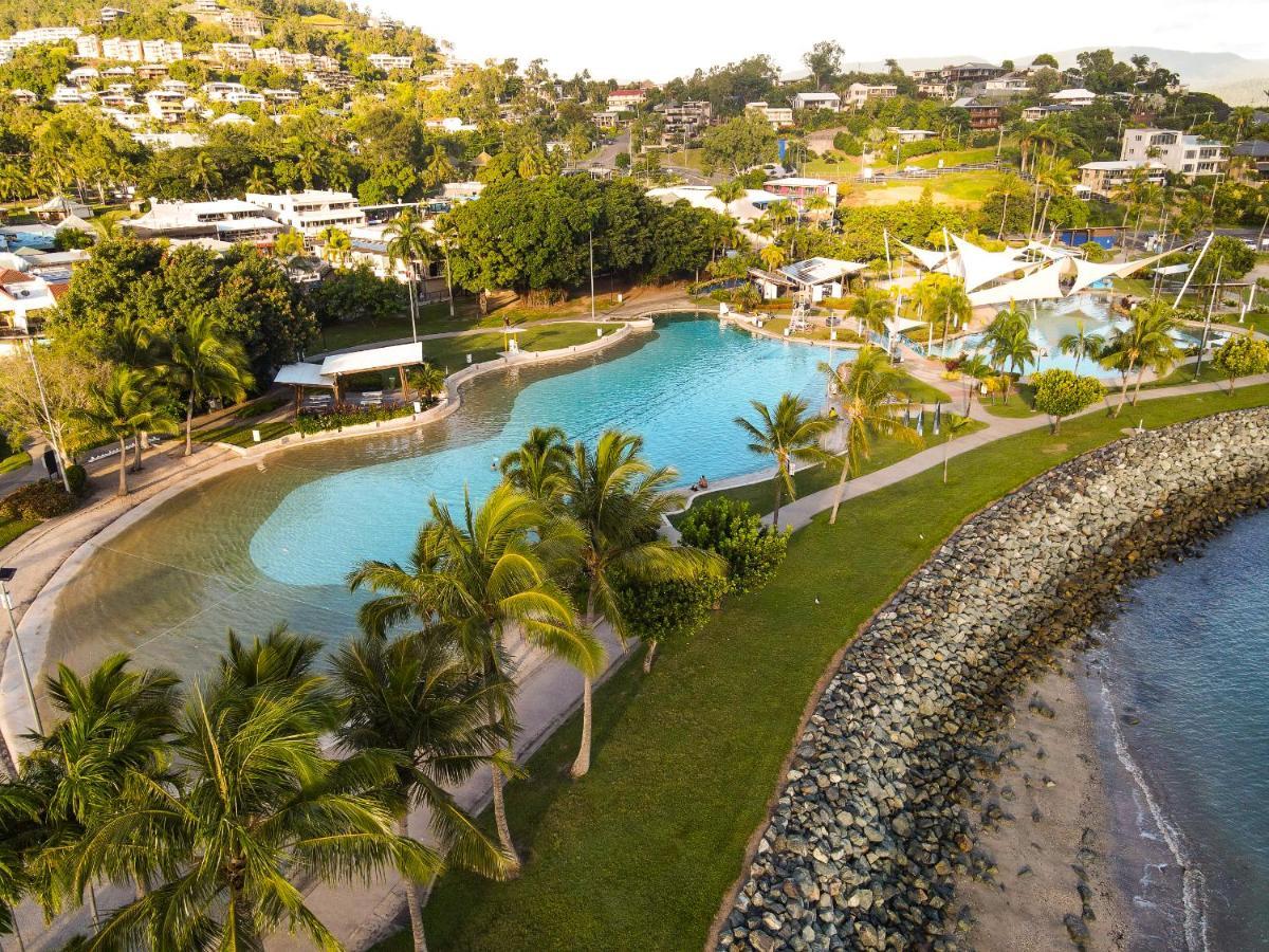 Nomads Airlie Beach (Adults Only) מראה חיצוני תמונה