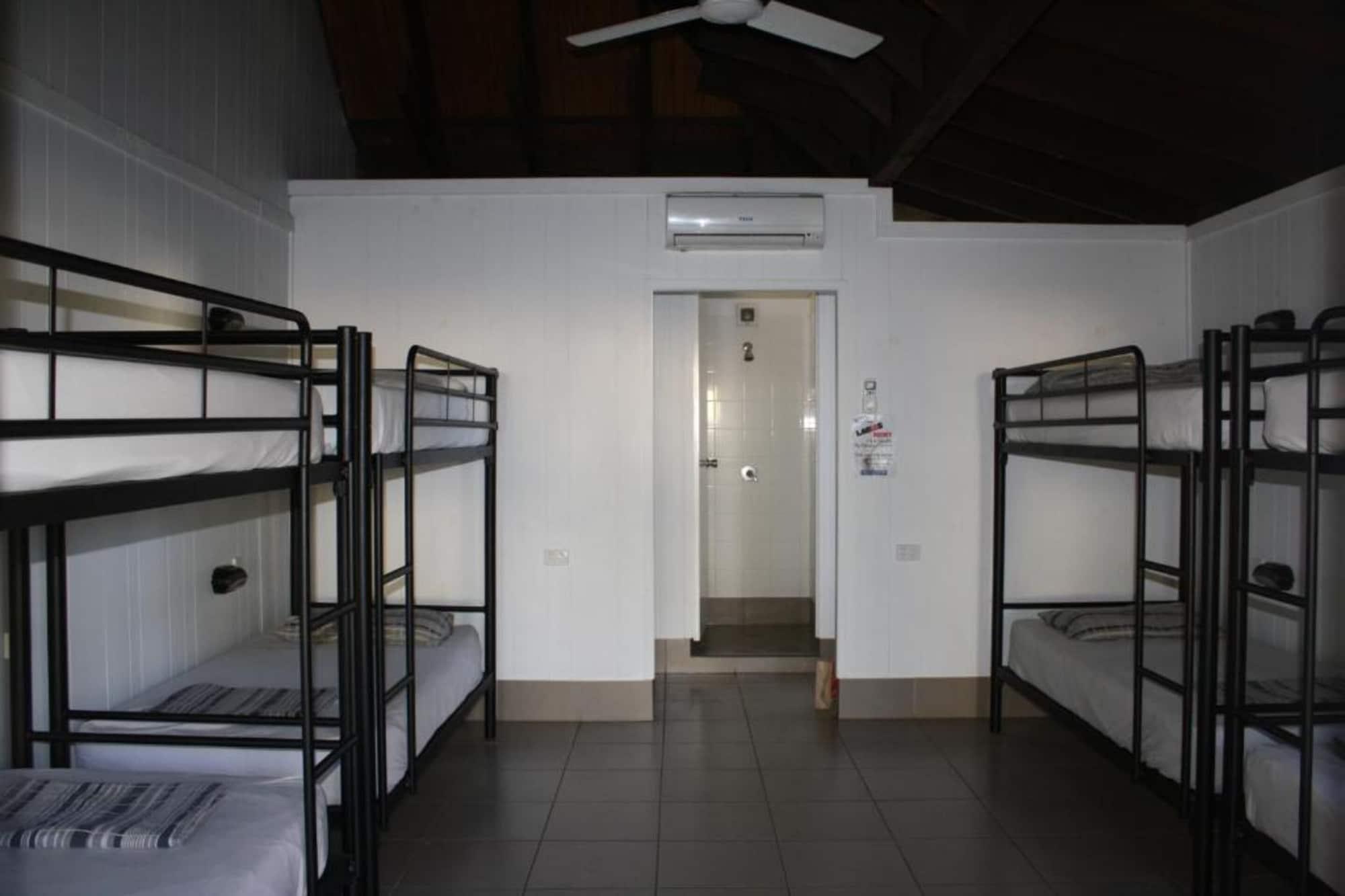 Nomads Airlie Beach (Adults Only) מראה חיצוני תמונה