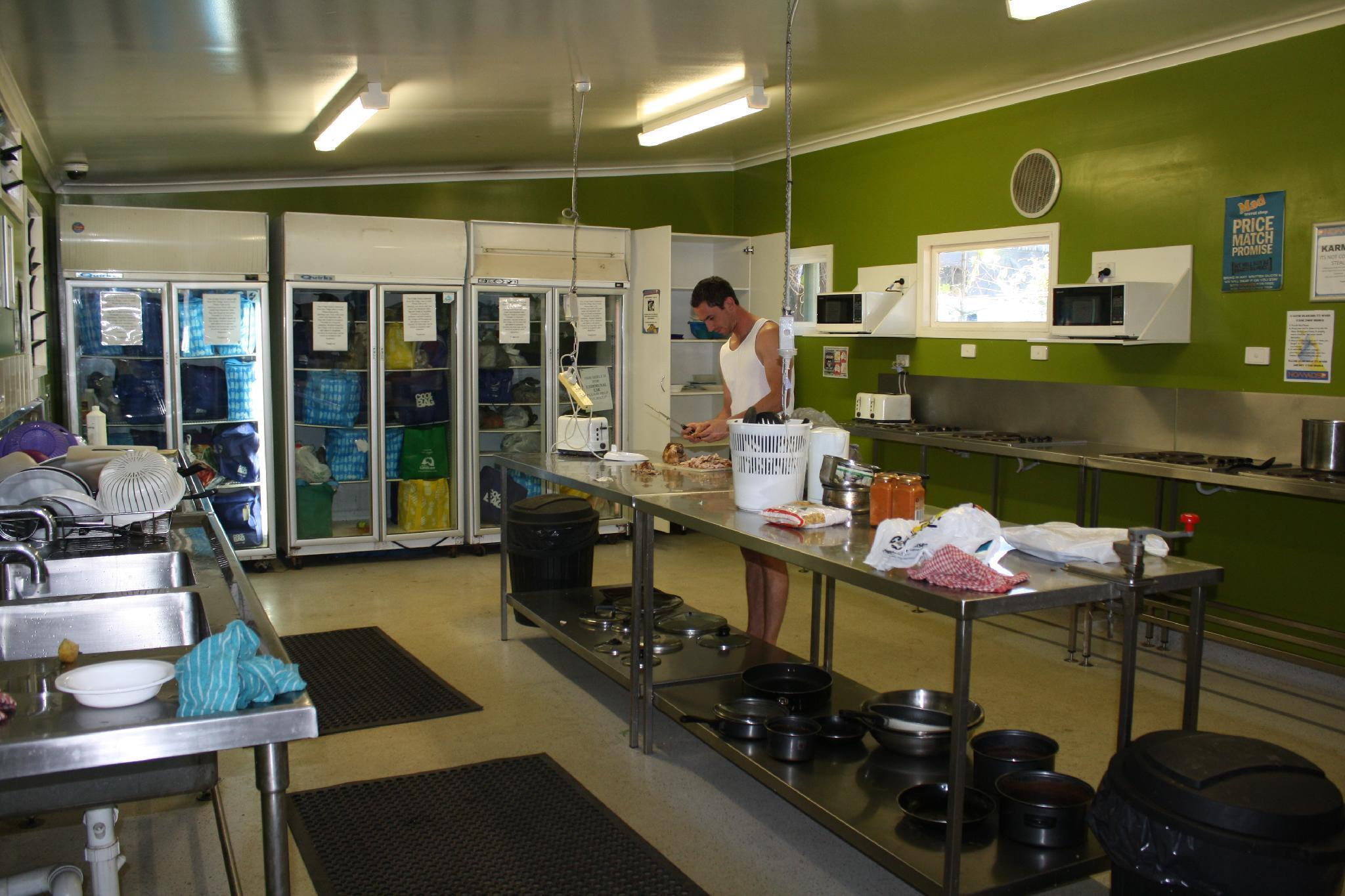 Nomads Airlie Beach (Adults Only) מראה חיצוני תמונה