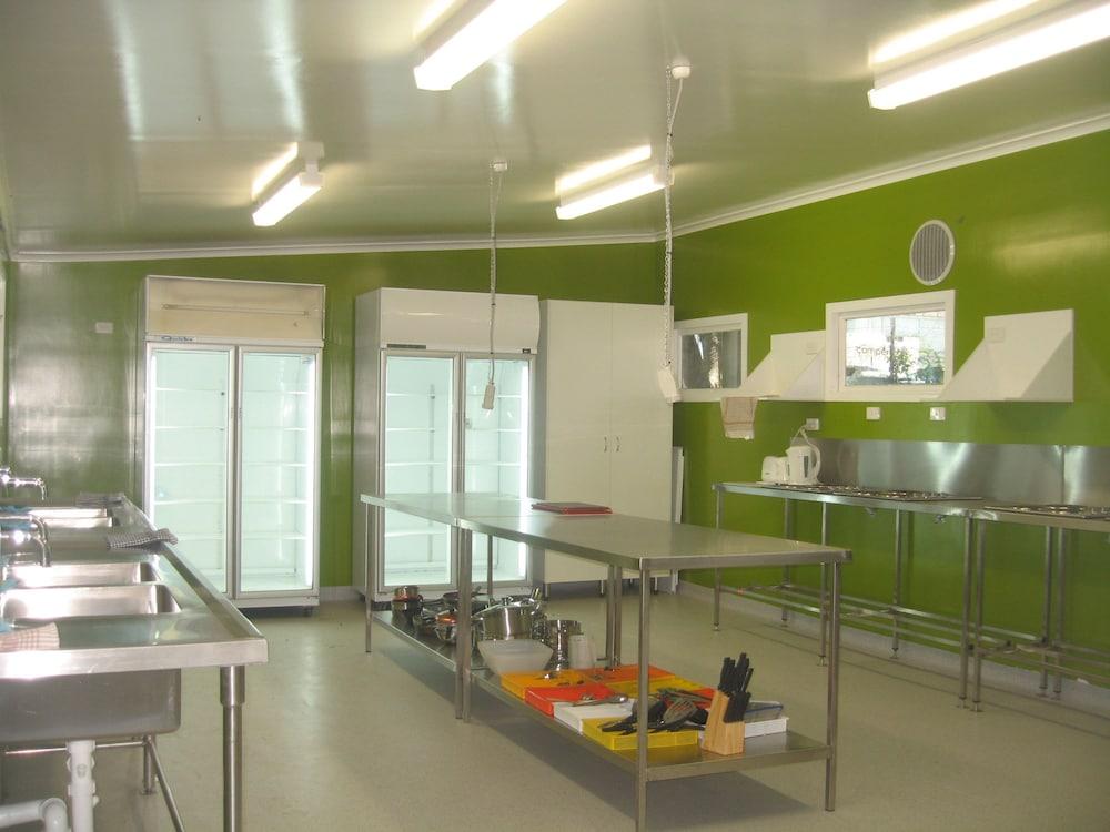 Nomads Airlie Beach (Adults Only) מראה חיצוני תמונה