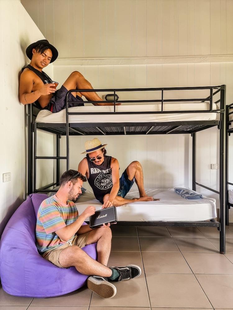 Nomads Airlie Beach (Adults Only) מראה חיצוני תמונה