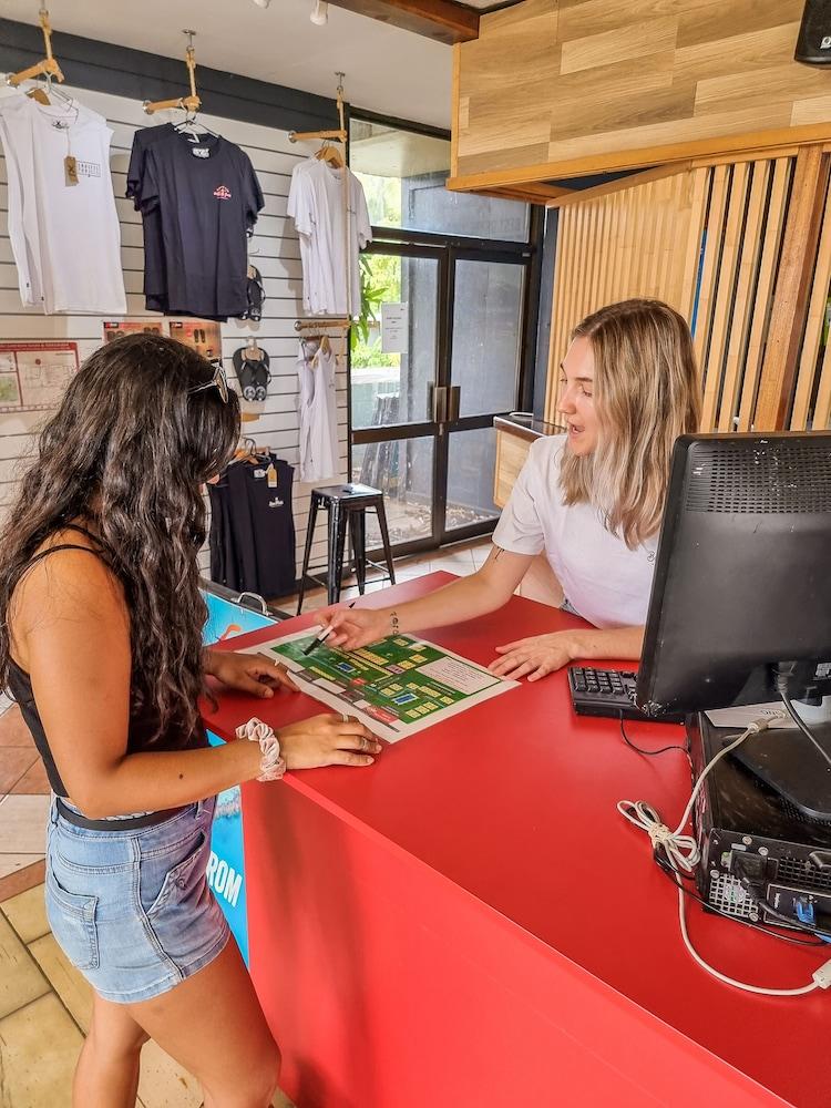 Nomads Airlie Beach (Adults Only) מראה חיצוני תמונה