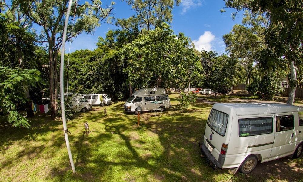 Nomads Airlie Beach (Adults Only) מראה חיצוני תמונה