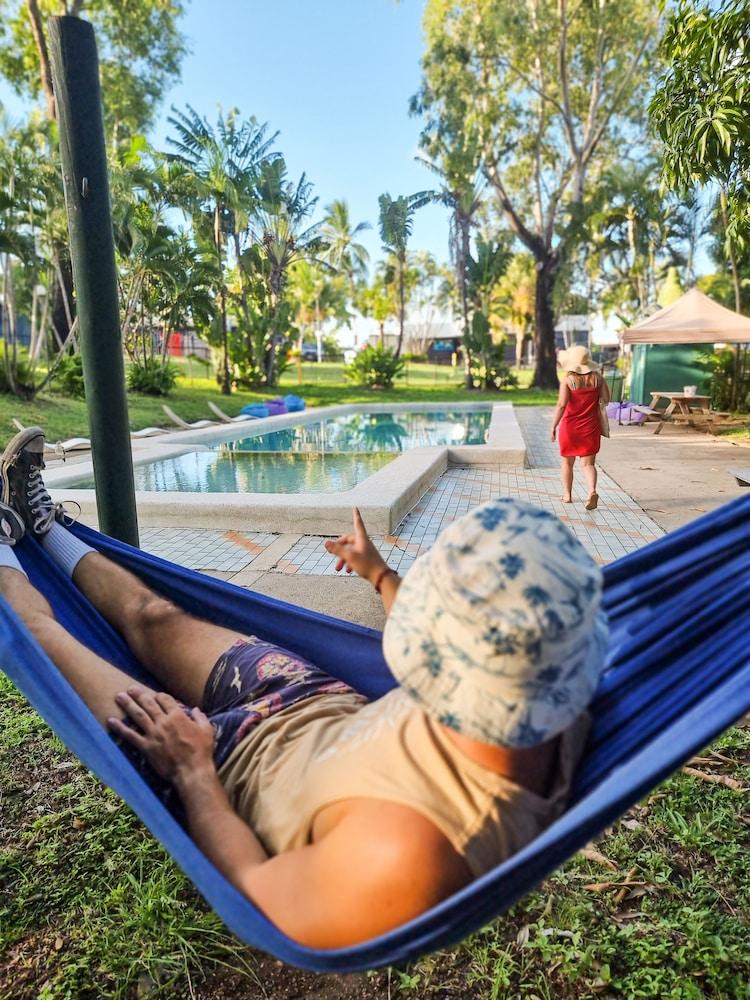 Nomads Airlie Beach (Adults Only) מראה חיצוני תמונה