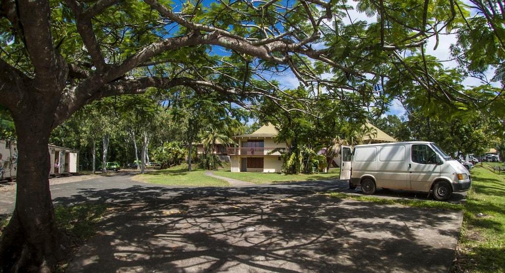 Nomads Airlie Beach (Adults Only) מראה חיצוני תמונה